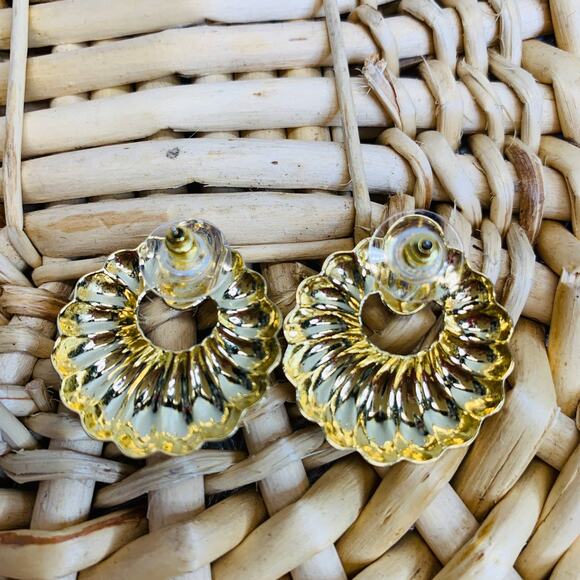 Door Knocker Shape Vintage Earrings Gold 1" diameter - Picture 2 of 2